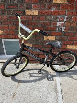 Huffy rock it boys BMX style bike 20in