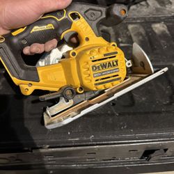 DEWALT CIRCULAR SAW