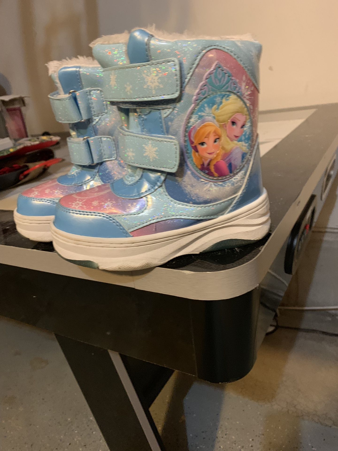 Frozen snow boots size 9-10