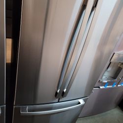 🚨 New GE - 24.7 Cu. Ft. French Door Refrigerator - Stainless Steel GNE25JYKFS