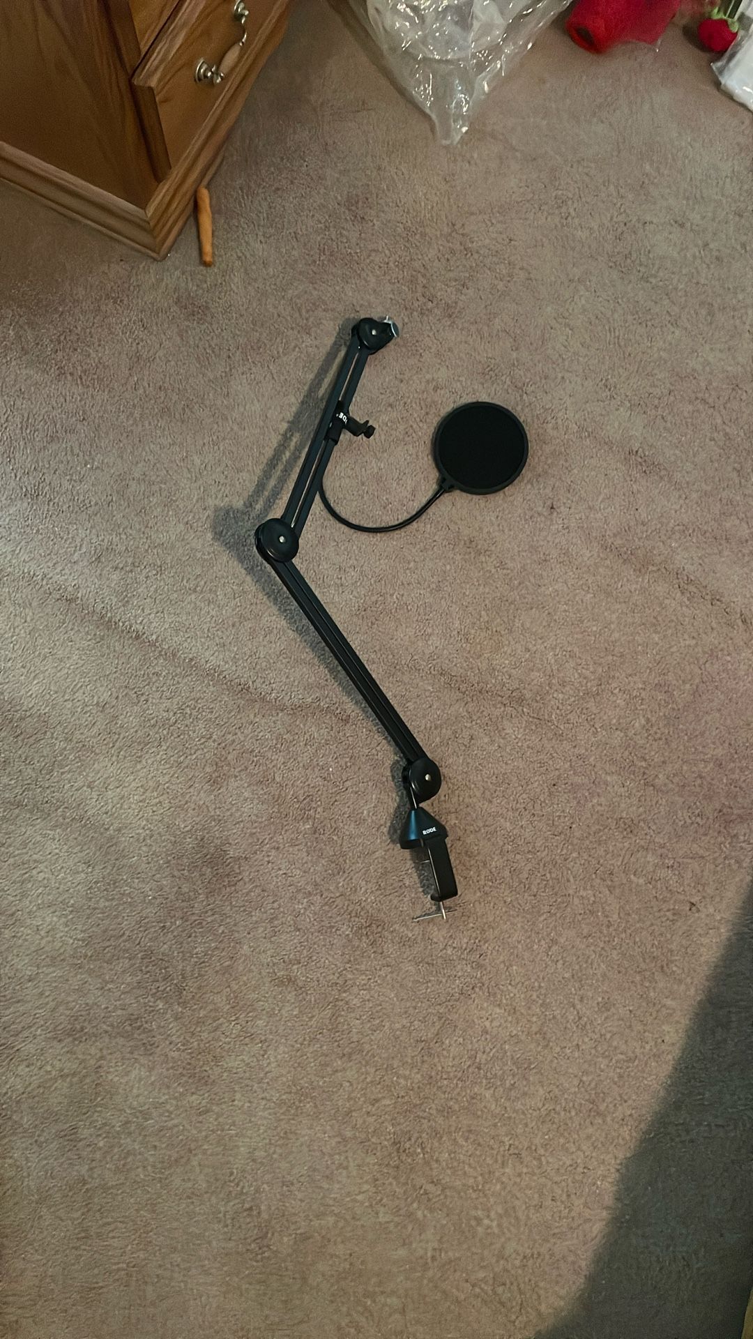 Rode Microphone Arm With Desk Mount and Pop Filter