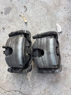 g37 Front Brake Calipers Left and Right