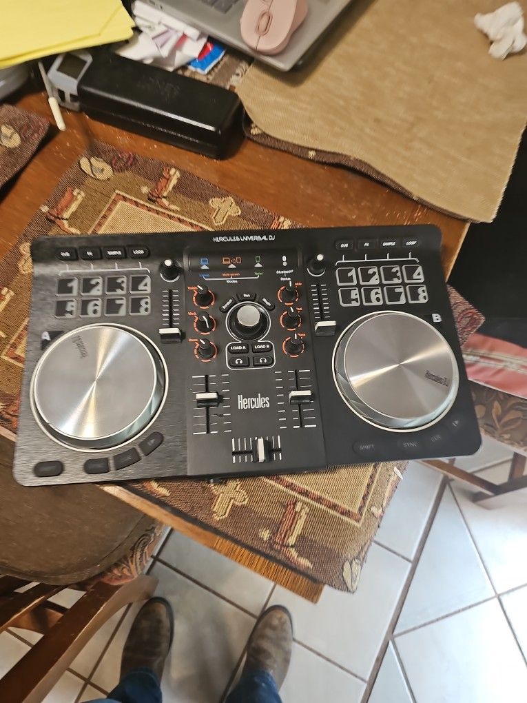 Hercules Universal DJ Controller