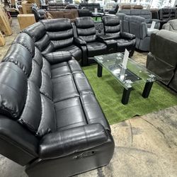 Black Recliner Living Room Sectional with Bluetooth Speaker and LED Lights (90 Days No interest) /Seccional de sala de estar reclinable negra con alta