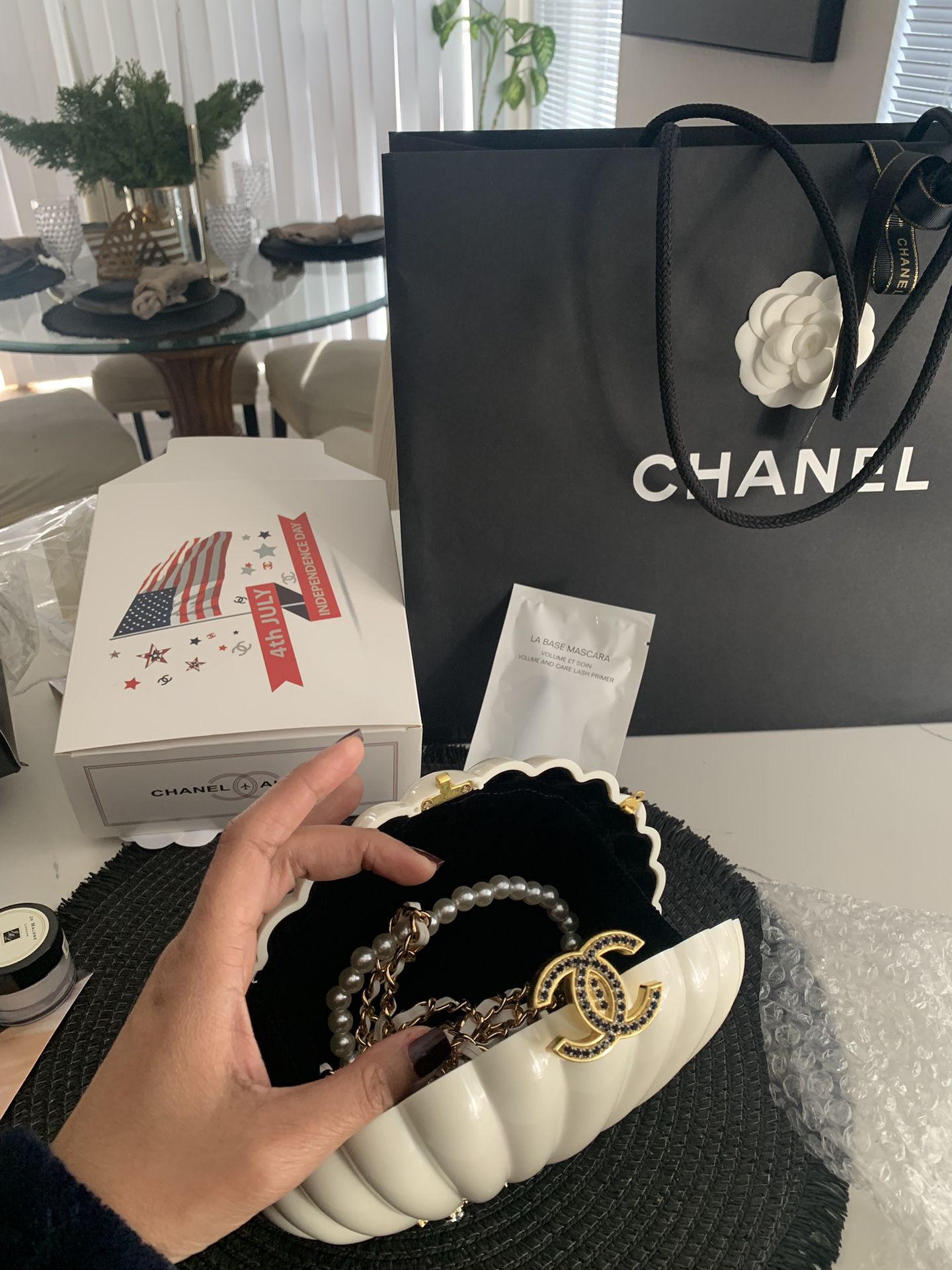Chanel Shell Clam clutch/crossbody bag for Sale in Costa Mesa, CA