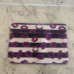 Incase Designs .•MARC BY MARC JACOBS 13" Apple MacBook Air Laptop Case; Magnetic Closure .• -