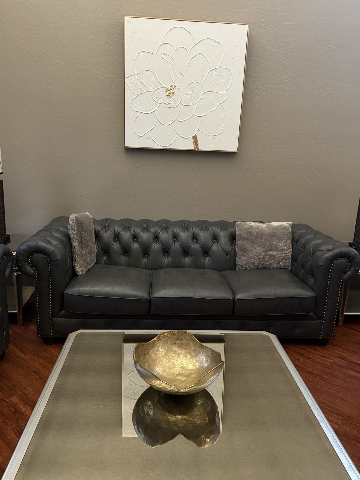 Elegant Tufted Leather Sofa – Deep Charcoal Gray – Excellent Condition Set 