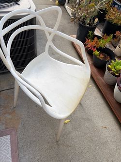 Set of 4 unbreakable yellow chairs