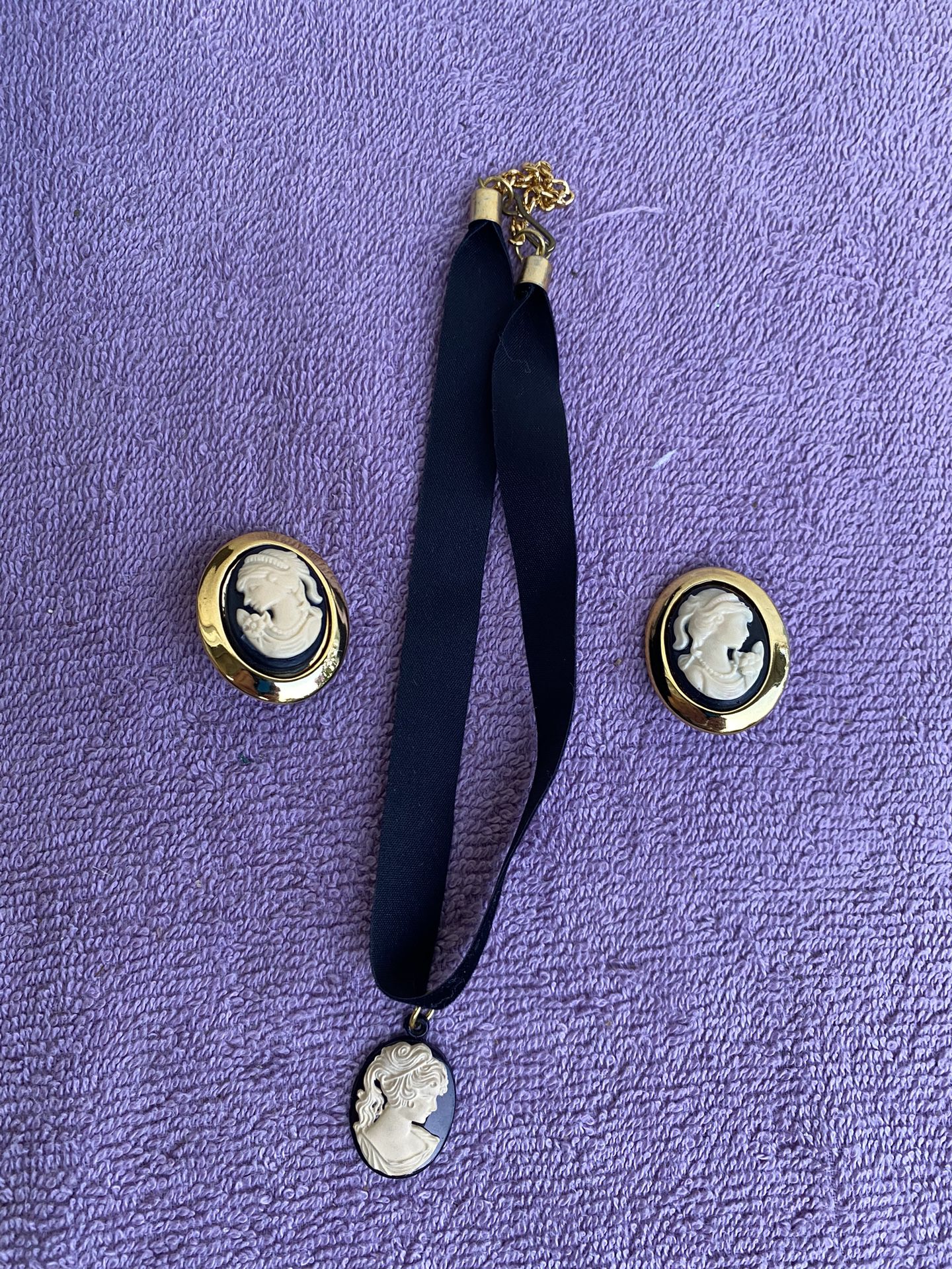 Vintage Black Velvet Cameo Choker Necklace With Clip On Earrings Set