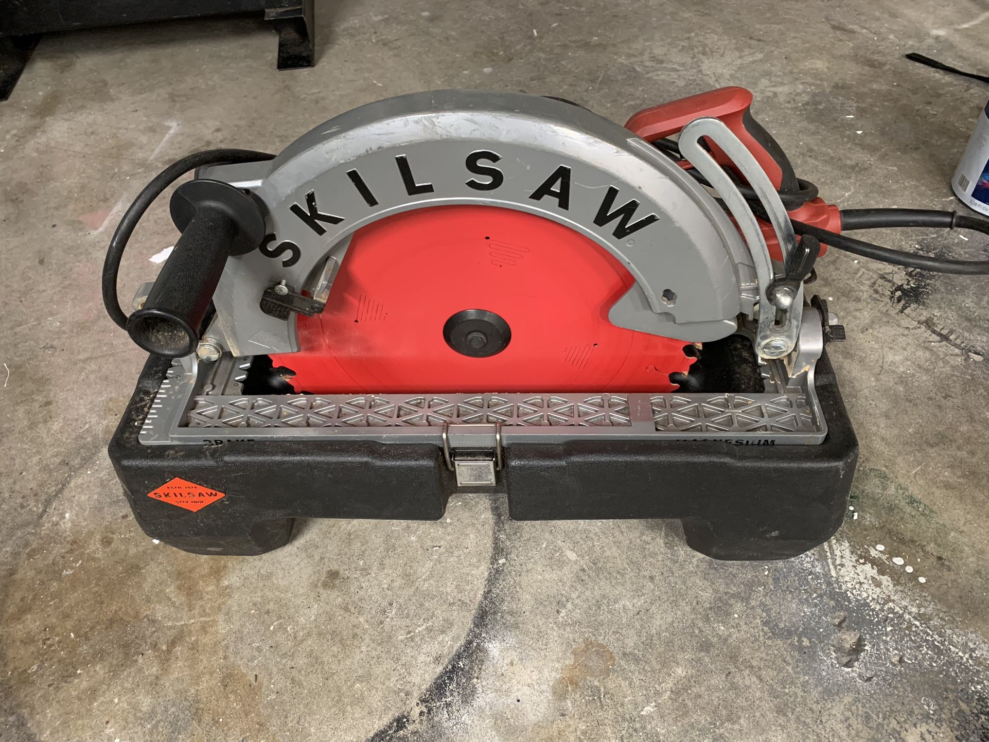 SKIL 16-5/16 In. Magnesium Worm Drive Skilsaw Circular Saw - SPT70V