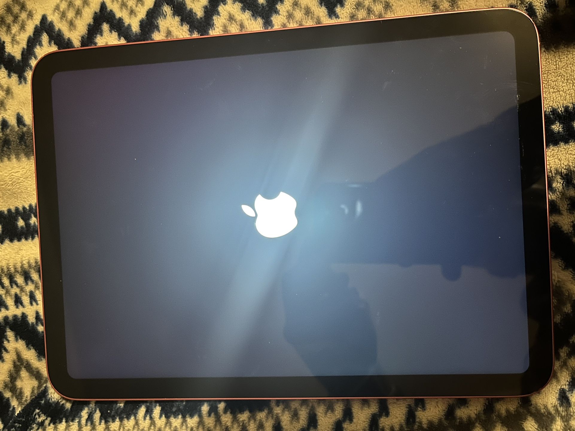 Apple iPad  (LOCKED) 
