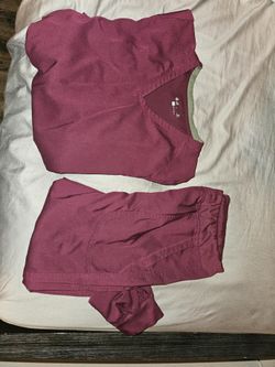 New /Used Women’s Scub Sets
