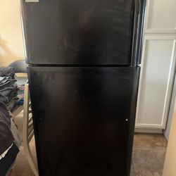 Frigidaire Top Freezer And Bottom Fridge