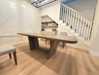 Brand New Dining Table - extendable , high quality