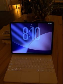 iPad Pro 12.9” (4th Gen) 128GB + Original White Apple Magic Keyboard - Cellular!