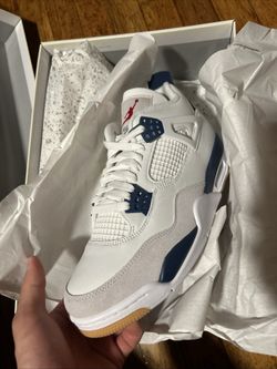 Jordan 4 SB SIZE 9.5