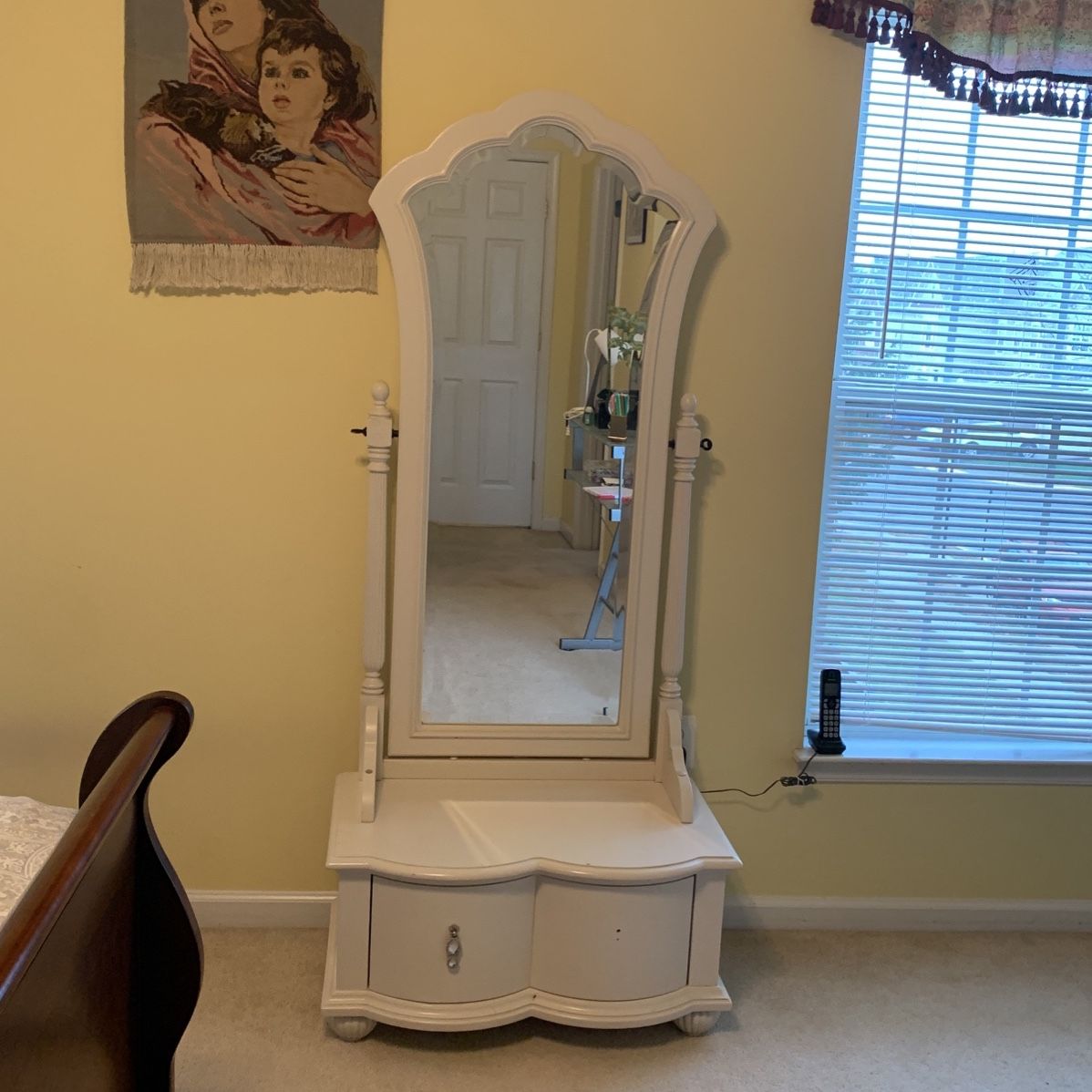 Long Mirror, Vanity