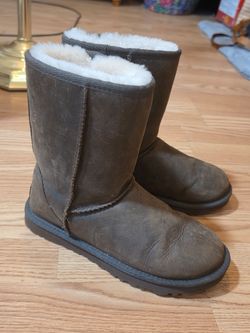 Australia UGGs Size 6