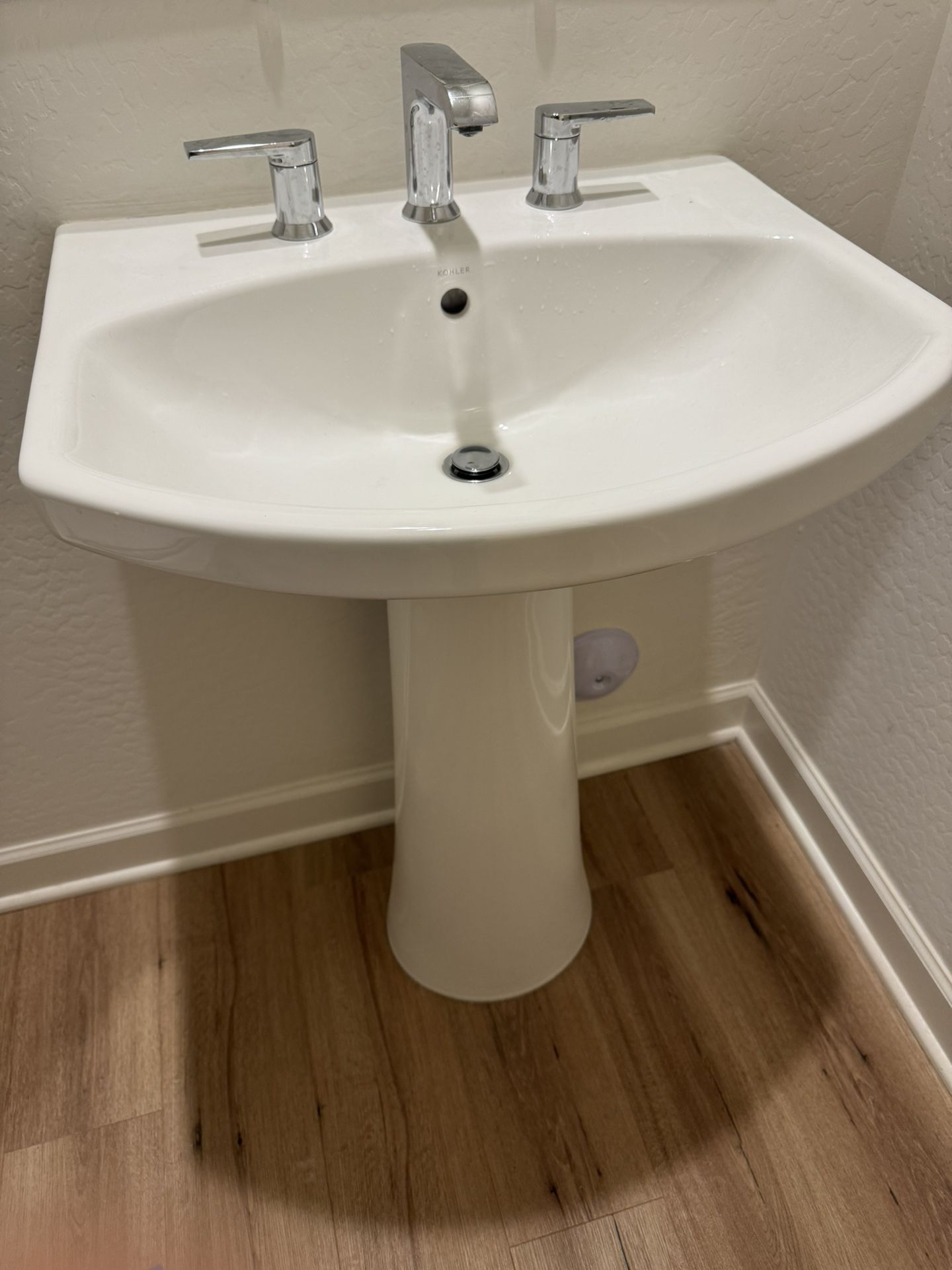 Pedestal Lavatory Sink