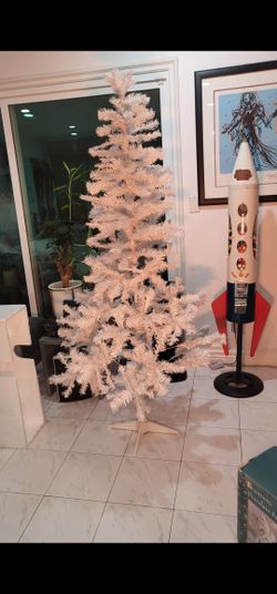 White Christmas Tree 