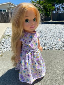 Disney TANGLED Princess RAPUNZEL Doll with Beautiful Long Hair - no tiene su vestido original