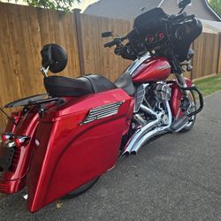 2012 Harley Davidson Street Glide Custom.  Fully Loaded 