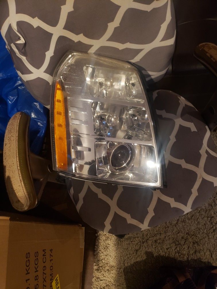 09 Cadillac Escalade Headlight Assembly Left And Right