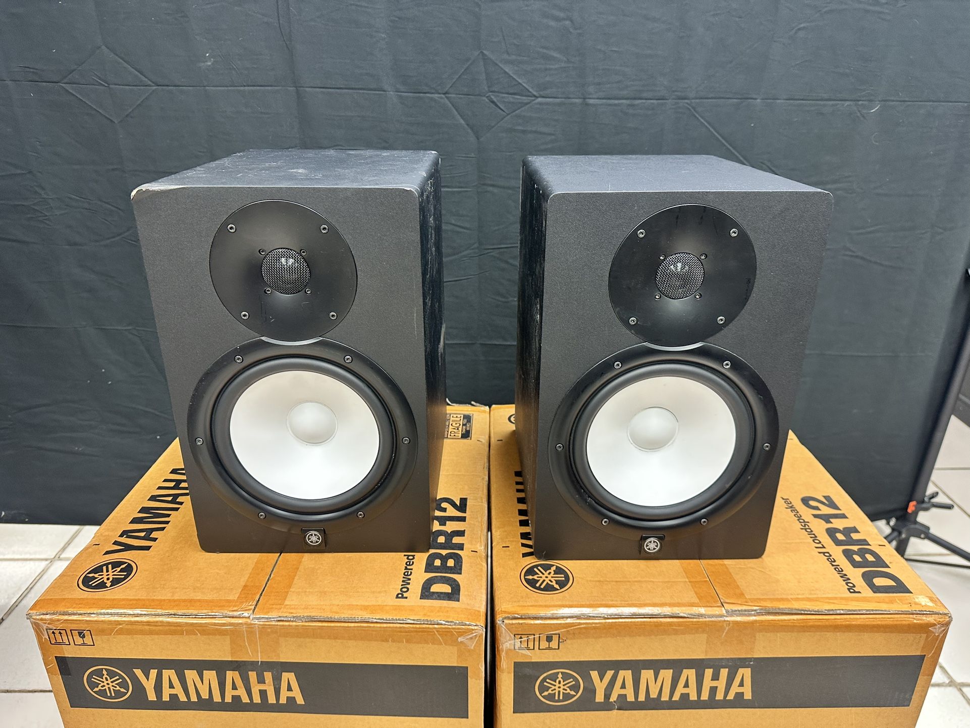 HS8 Powered Monitors