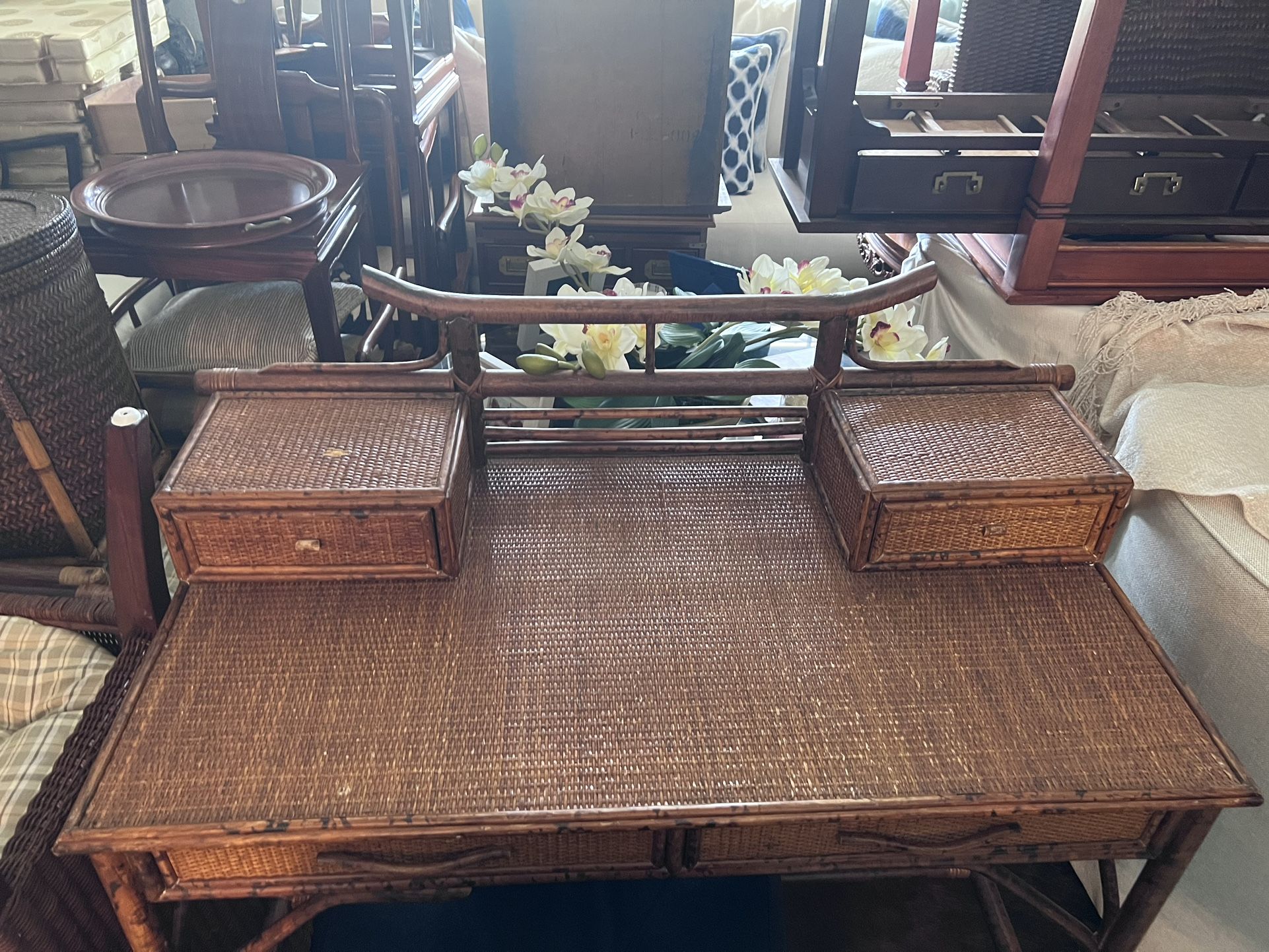 Details In Photo Comes With No Chair