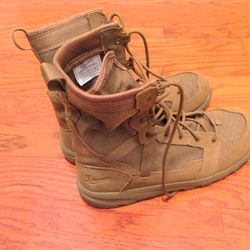 Danner mens Resurgent 8" Military boot Coyote