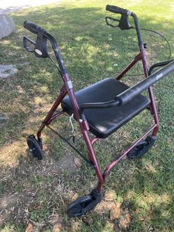 EXTRA WIDE SEAT ROLLATOR WALKER