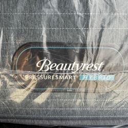New queen size Beautyrest mattress