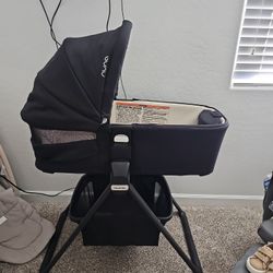 Nuna Bassinet 