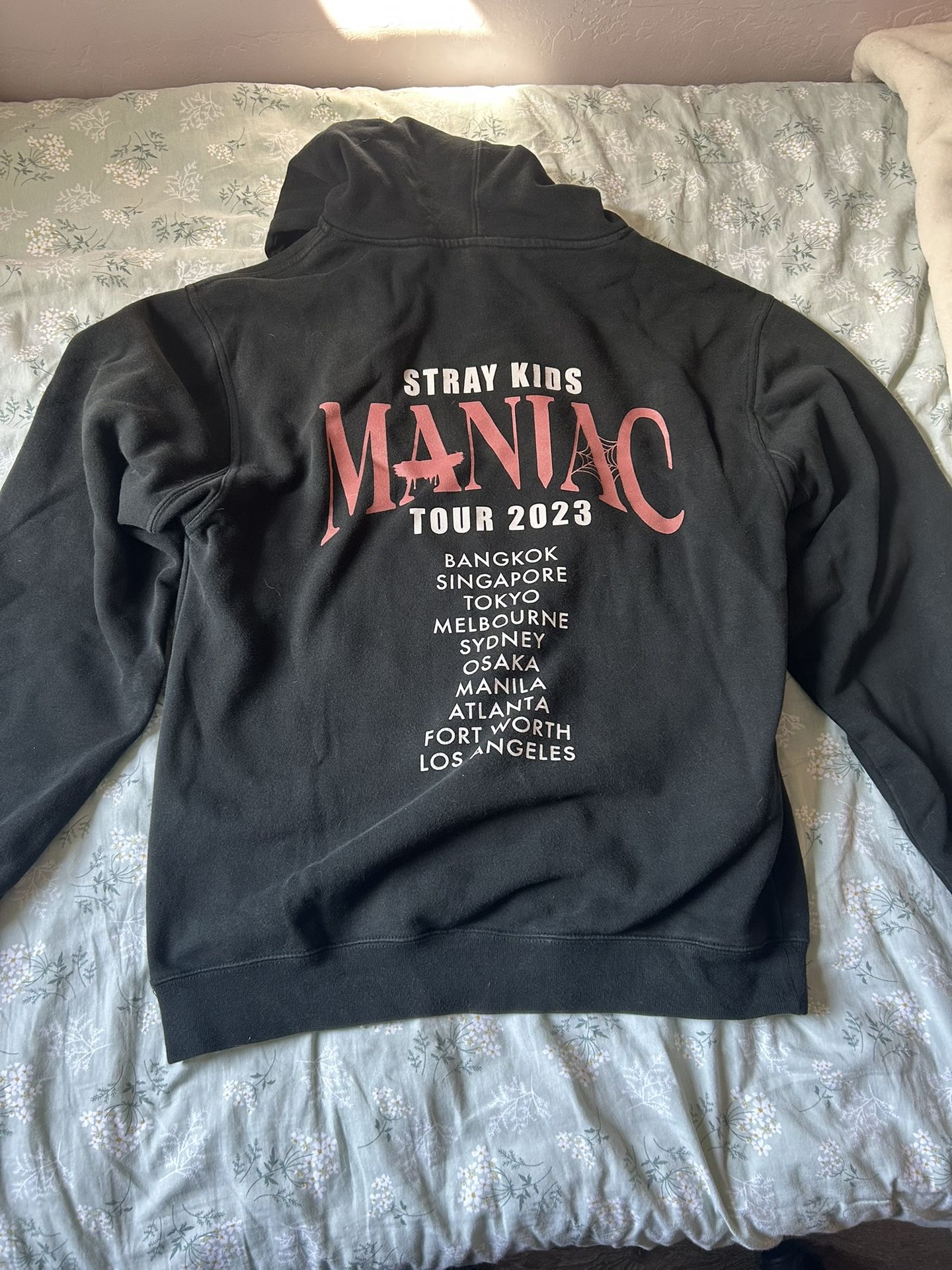 Stray Kids Maniac Tour 2023 Pull Over Sweatshirt (Size: Medium)