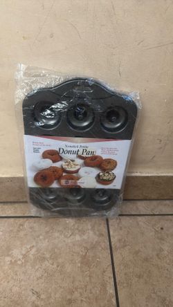 Nonstick petite donut pan