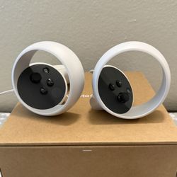 Oculus Two Controllers