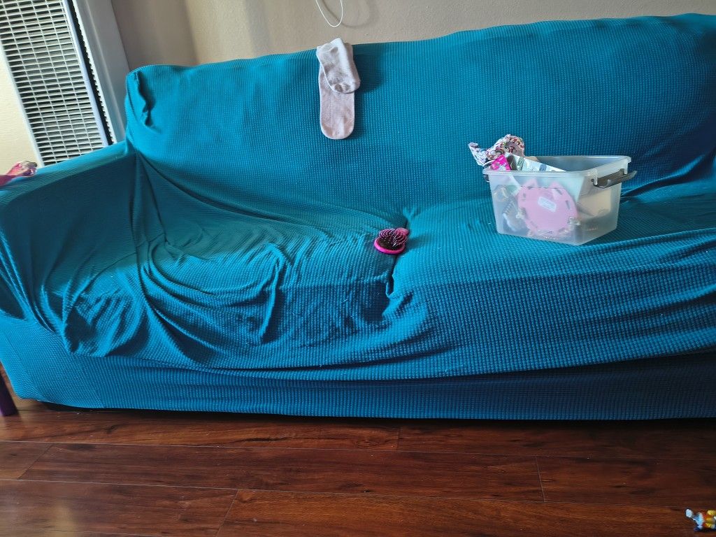 ASHLEY FURNITURE COUCHES