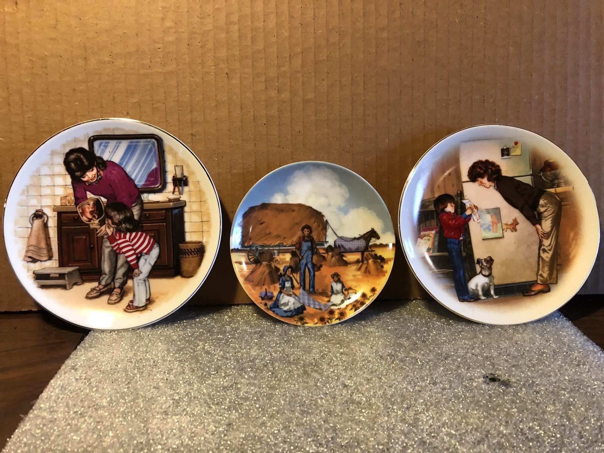 Small collector plates in perfect conditionf 5.00 Dollars For All read All
