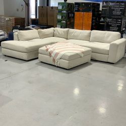 Andere Fabric Sectional With Ottoman