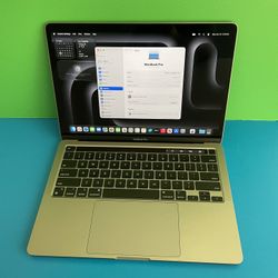 Apple MacBook Pro 13 with TouchBar (M1 chip / 2020 model) 8GB Ram 256GB powerful laptop