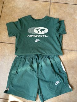 boys medium Nike outfit