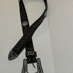 Stunning Woman’s Rhinestone Cowgirl Leather Belt Size S/M  Leather peeling near the buckle unnoticeable when wearing since belt laps over see last pic