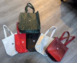 Lululemon Reusable Bags, 1 Large & 5 Regular Size, $15 