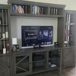 Entertainment center