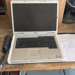  Toshiba Inspiron Laptop with charger