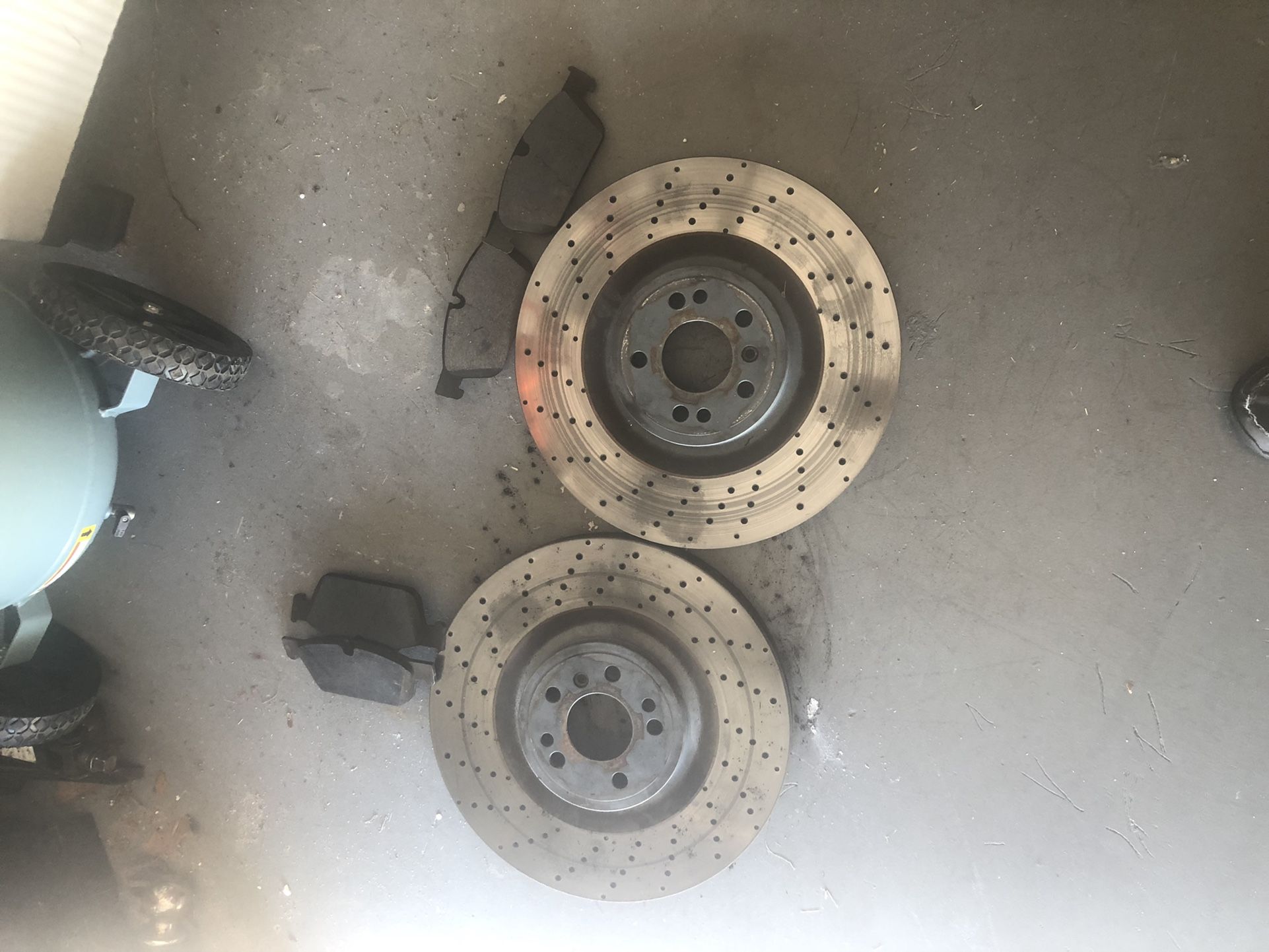 Mercedes GLS Front Rotors And Brake Pads