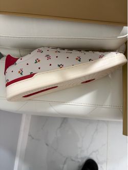 New Coach Size 10 B Clip Low Top Lace Up Sneaker Chalk & Red With Flowers C7666