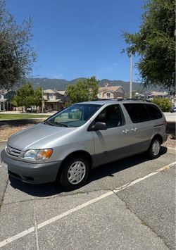 2002 Toyota Sienna LE