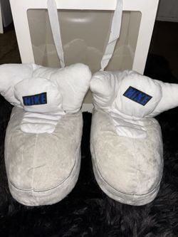 $25 Nike Big Slippers Brand New Comes With Free Gift