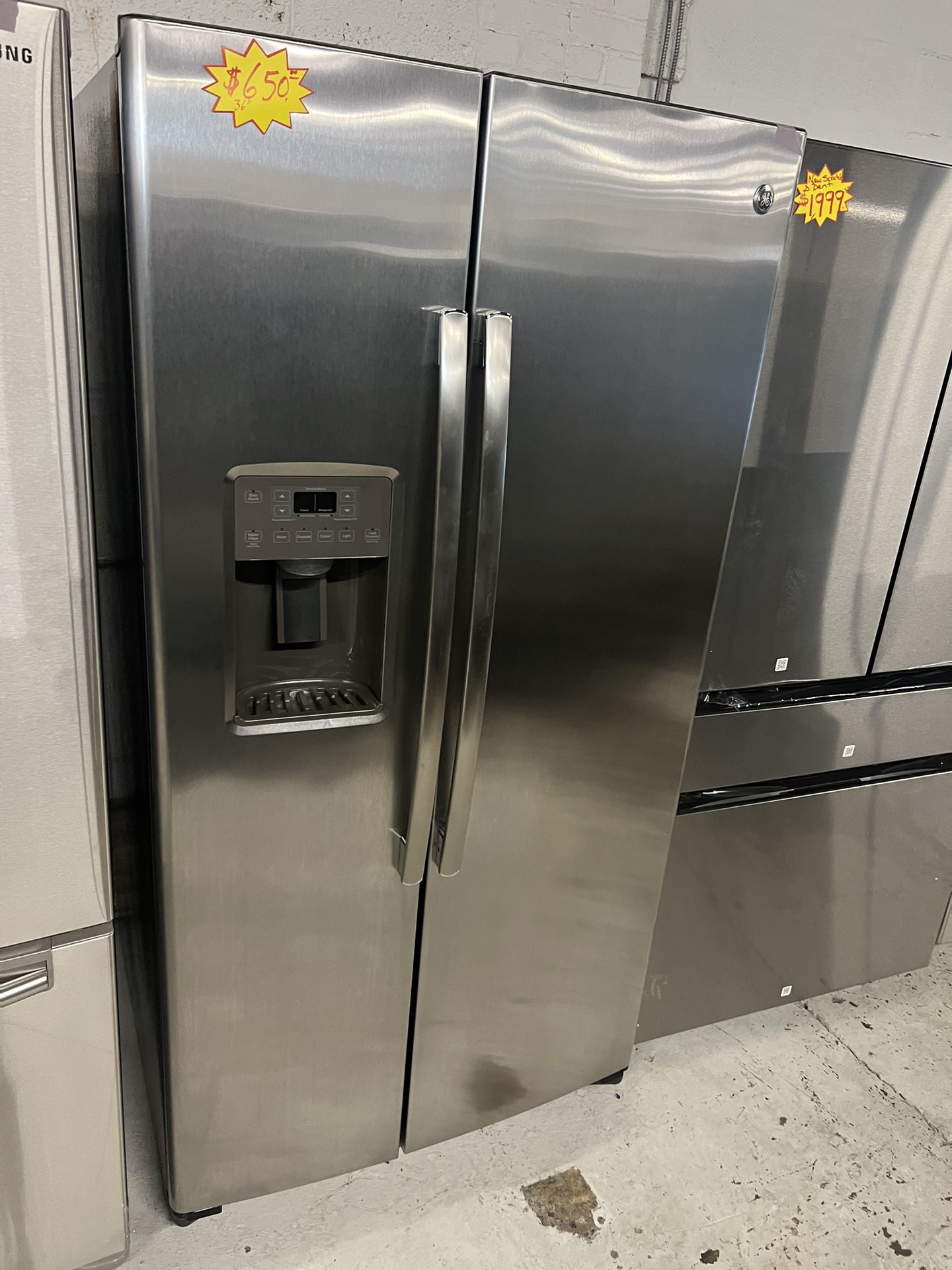 Refrigerator In Excellent Conditions With Warranty Delivery Available